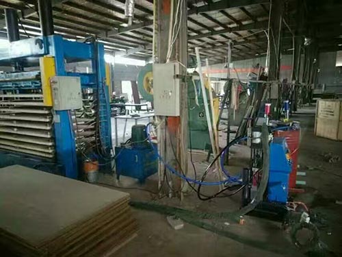 聚氨酯硬泡填充防盗门 高压发泡机器(图1) Q2600D高压机器 聚氨酯硬泡填充防盗门