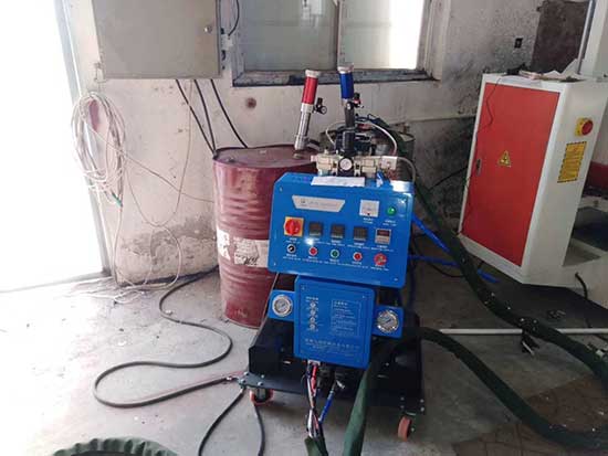 铝型材门窗保温聚氨酯浇注机(图2) Q2600D铝型材门窗保温聚氨酯浇注机